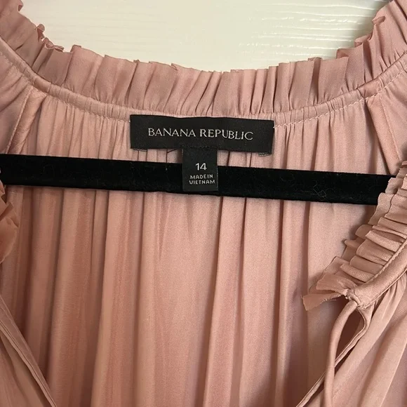 Pink satin banana republic dress - Picture 2 of 4